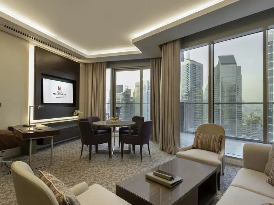 RENAISSANCE BUSINESS BAY