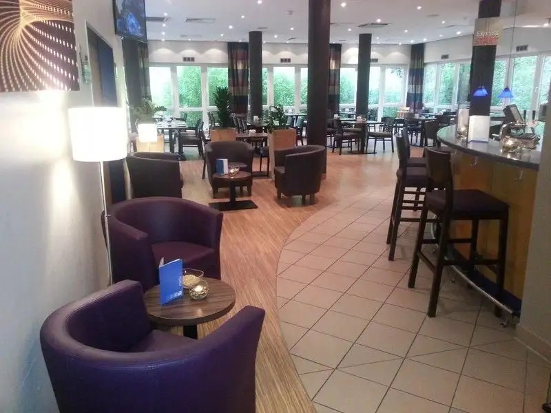 HOLIDAY INN EXPRESS COLOGNE TROISDORF