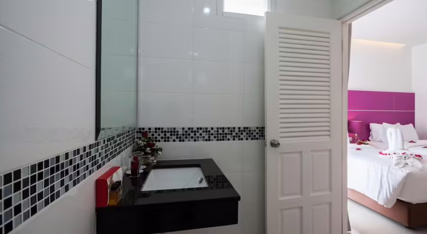 PATONG HOLIDAY PLAZA