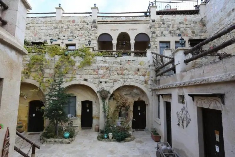 ANTIK CAVE HOUSE