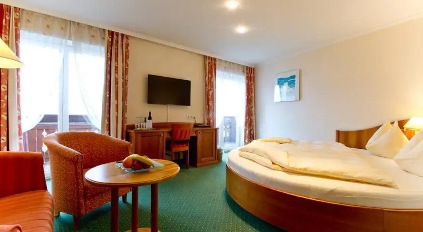 SEEBOECKENHOTEL ZUM WEISSEN HIRSCHEN