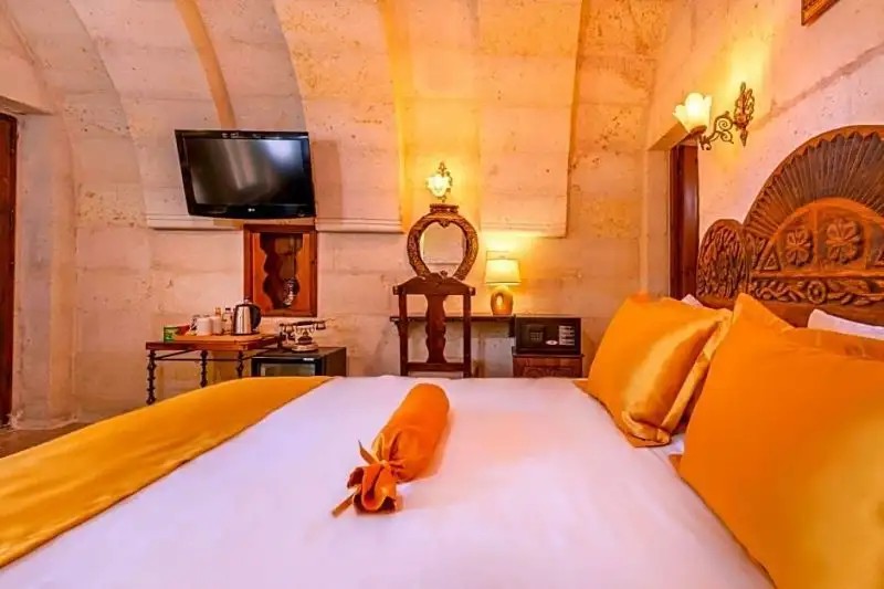 HELEN CAVE SUITES