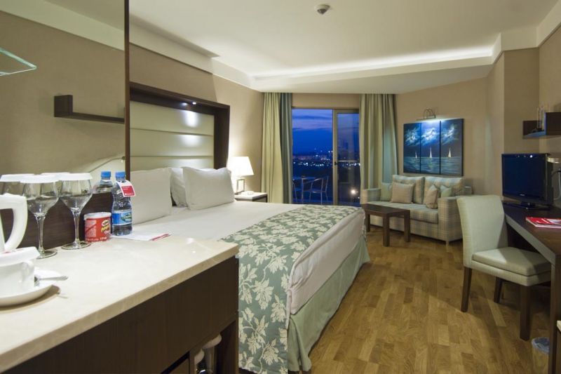 deluxe side sea view