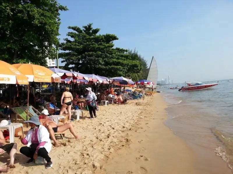 OYO 1027 PATUMNAK BEACH GUESTHOUSE