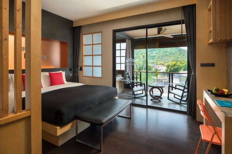 deluxe jacuzzi suite