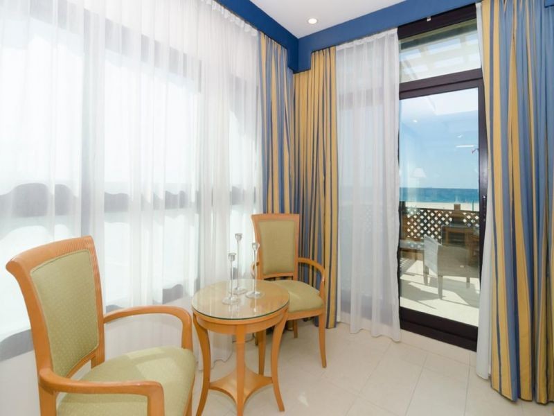 2 bedroom apartment sea view