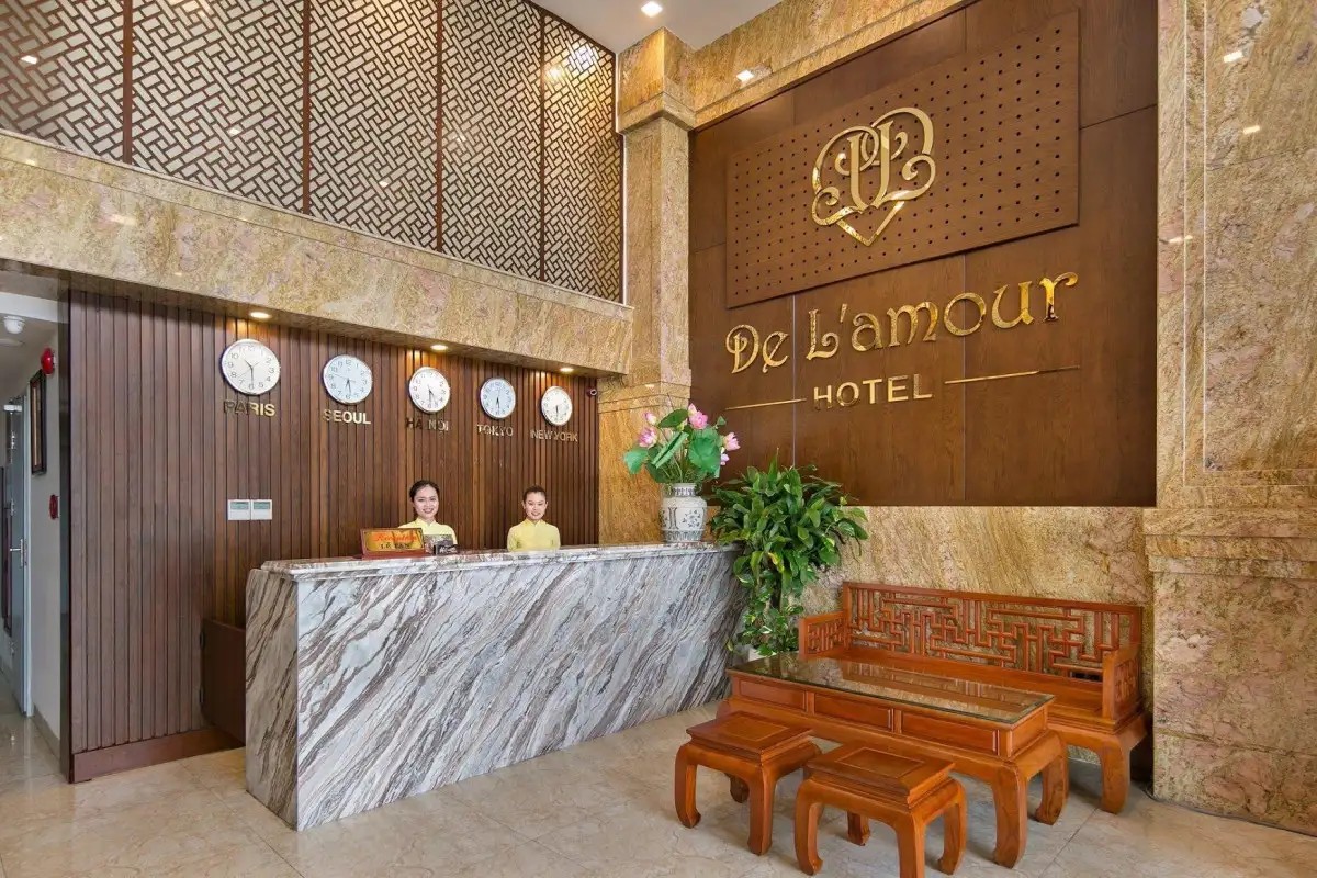 DE LAMOUR HOTEL