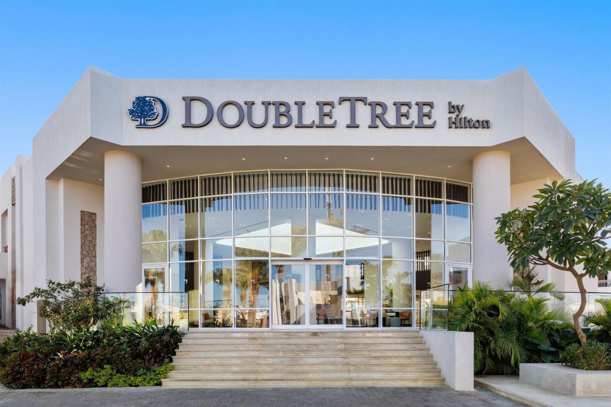 DOUBLETREE BY HILTON SHARKS BAY BEACH SIDE