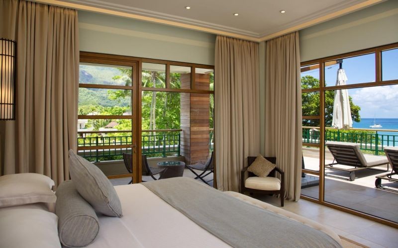suite with kitchenette