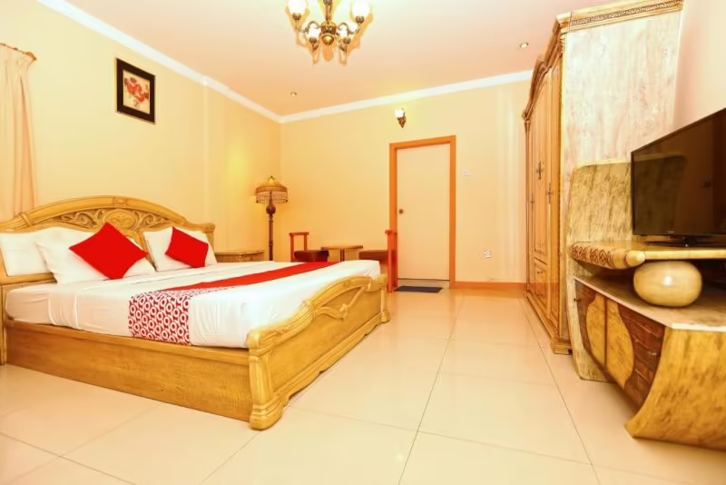 OYO 102 SEASHELL HOTEL