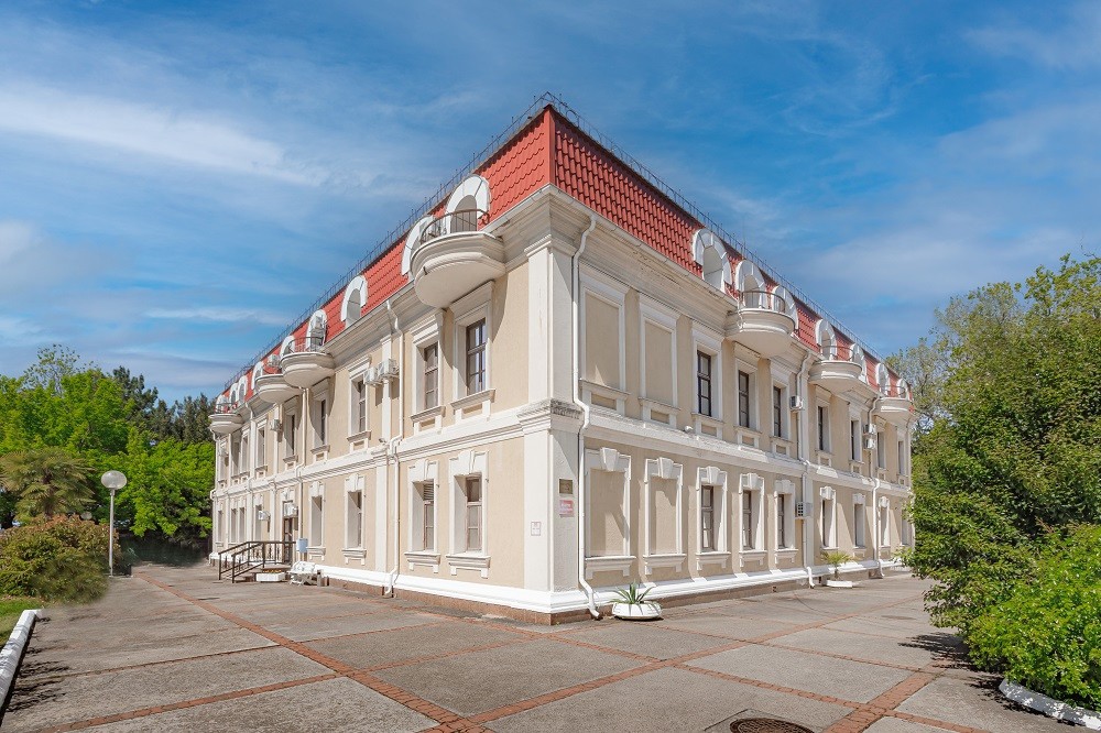 ГРАНД ОТЕЛЬ (EX. ОК ИМ. МОРИСА ТОРЕЗА)