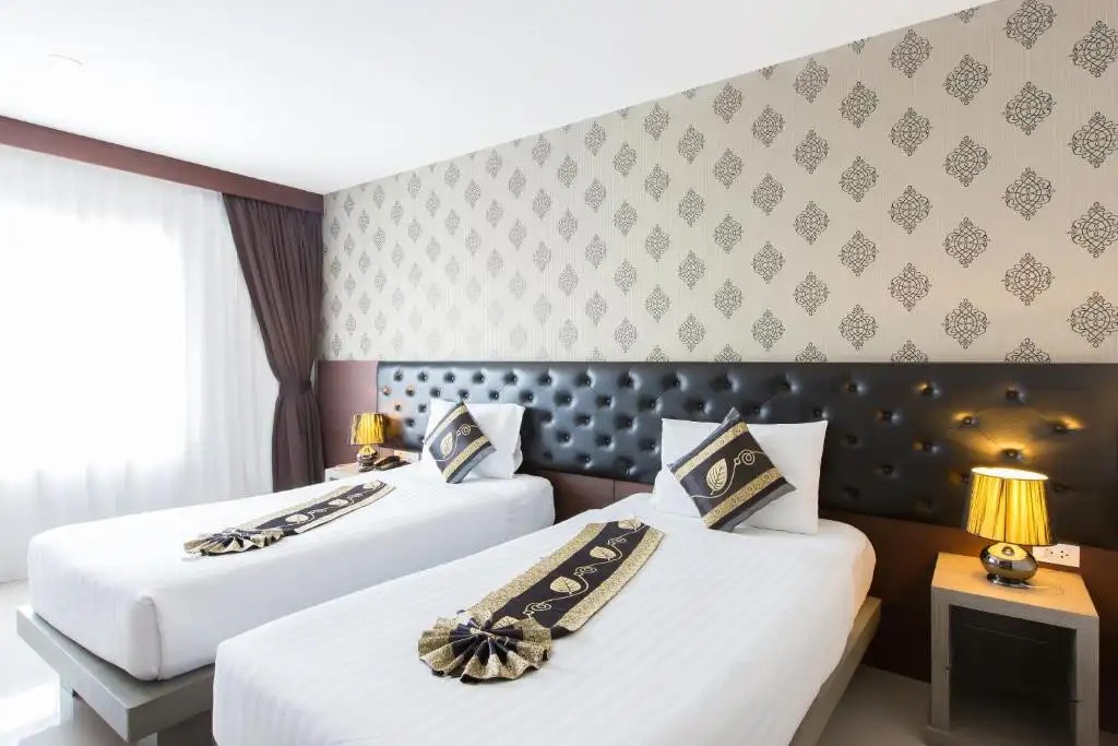 HEMINGWAYS SILK HOTEL