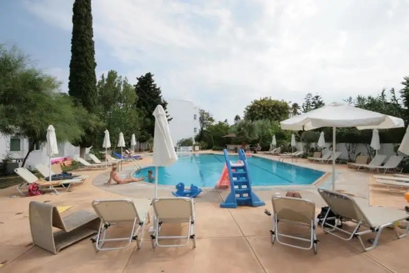 THEODOROU BEACH HOTEL APARTMENTS
