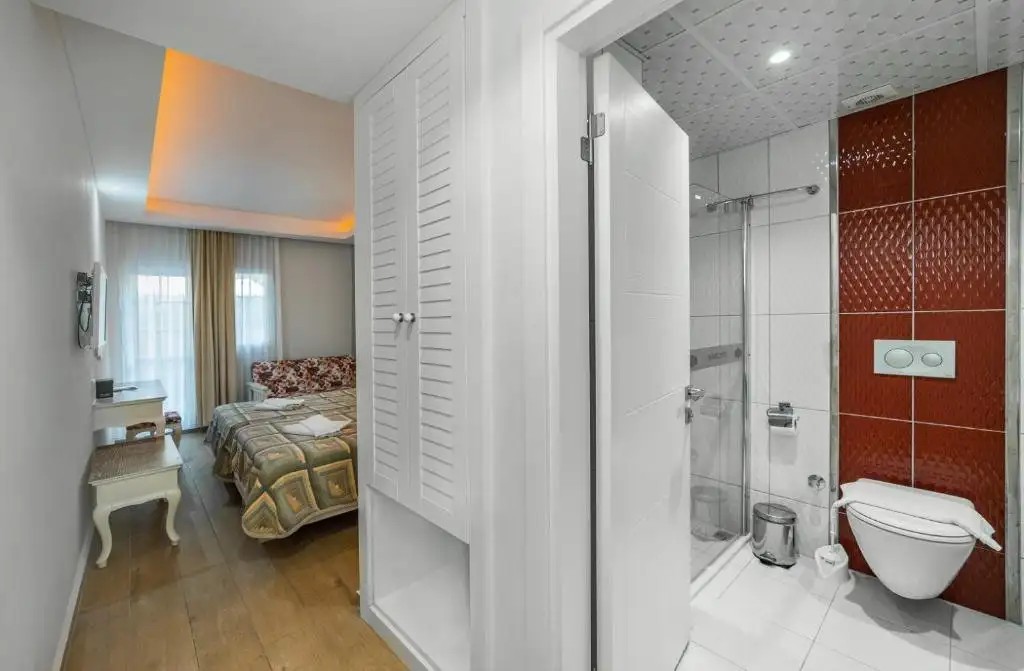 MAJESTIC HOTEL