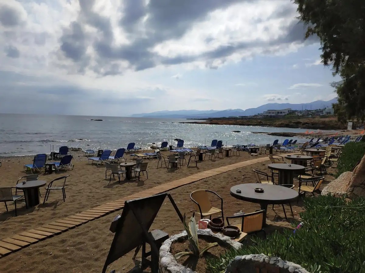ILIOSTASI BEACH APARTMENTS