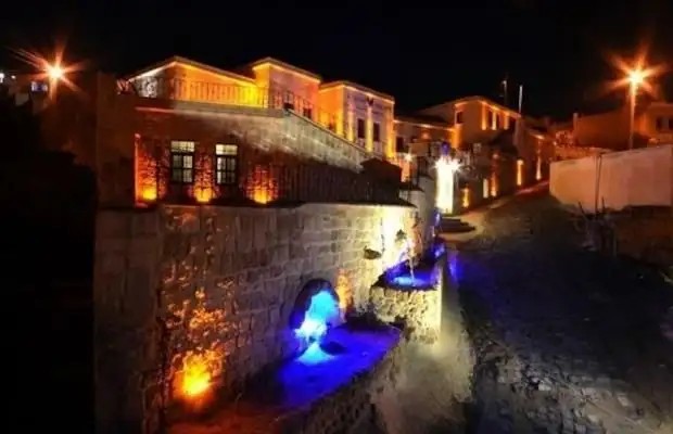 SINASOS PALACE CAVE HOTEL