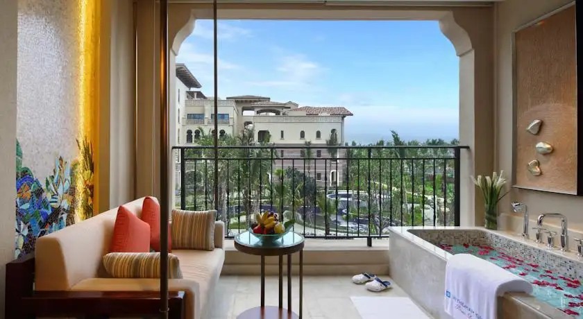 WYNDHAM GRAND PLAZA ROYALE LONGMU BAY