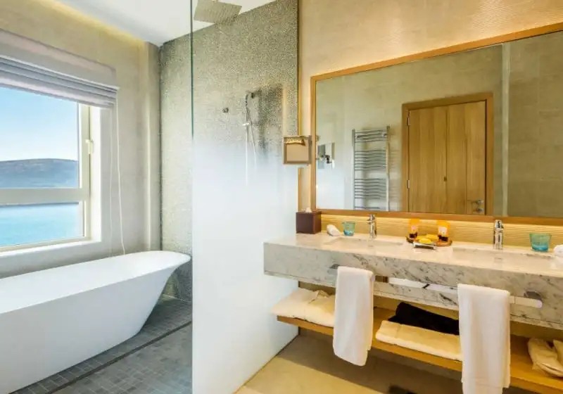 THE CHEDI LUSTICA BAY