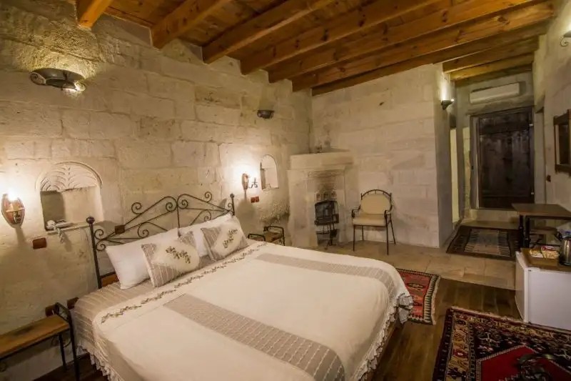 DIVAN CAVE HOUSE