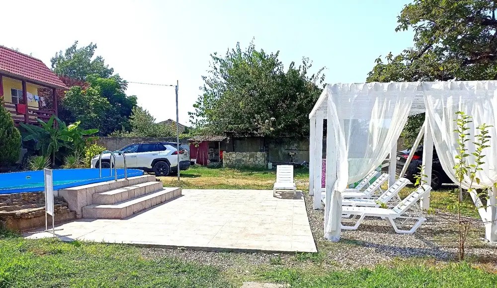 АБХАЗСКИЙ ДВОРИК