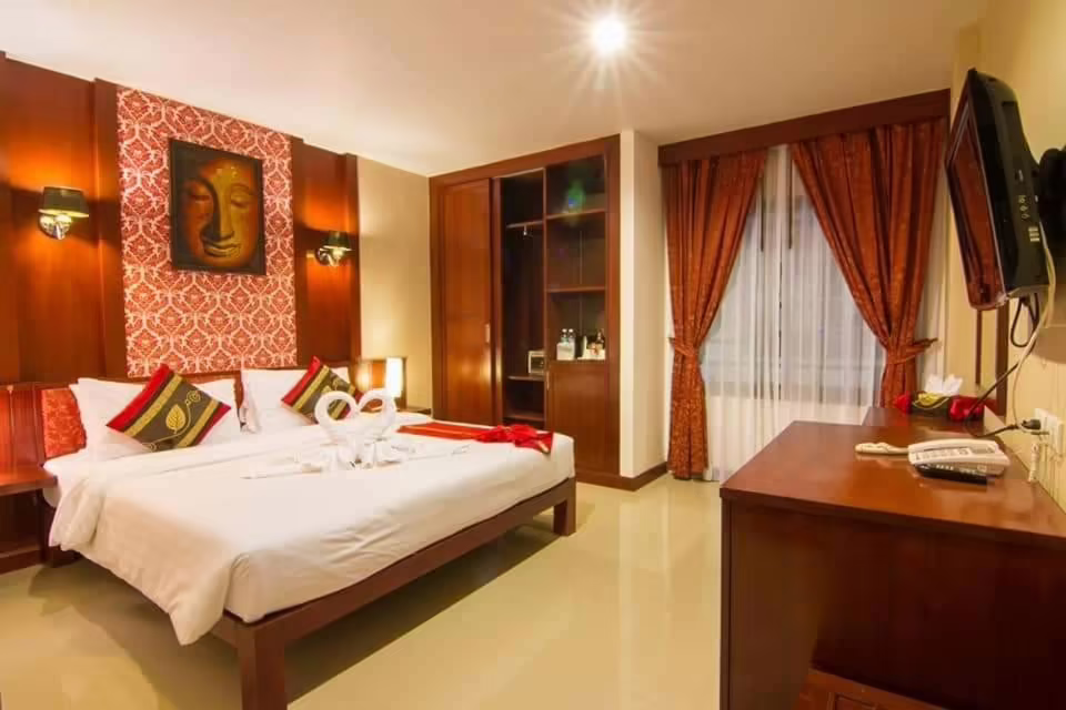 PATONG HEMINGWAYS