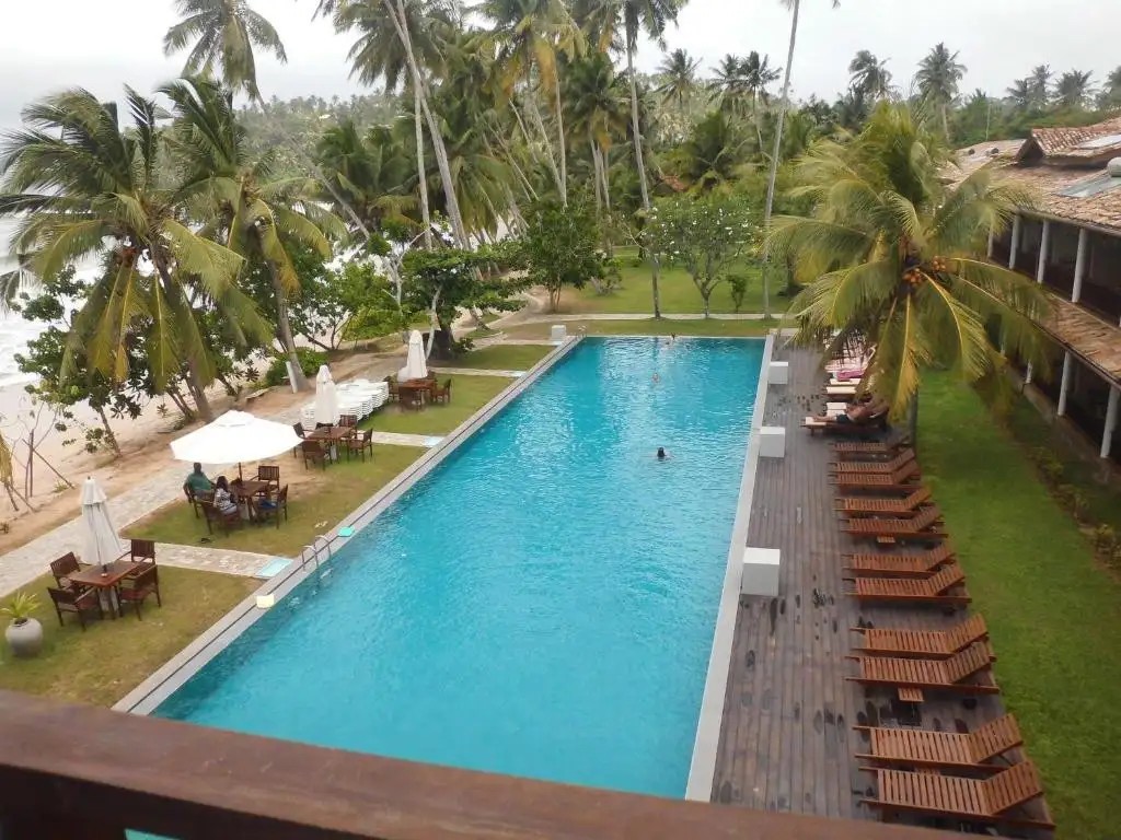 PARADISE BEACH CLUB