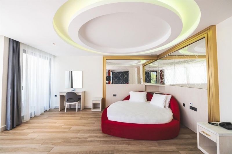 deluxe suite partial sea view