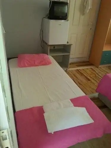YONA MOTEL