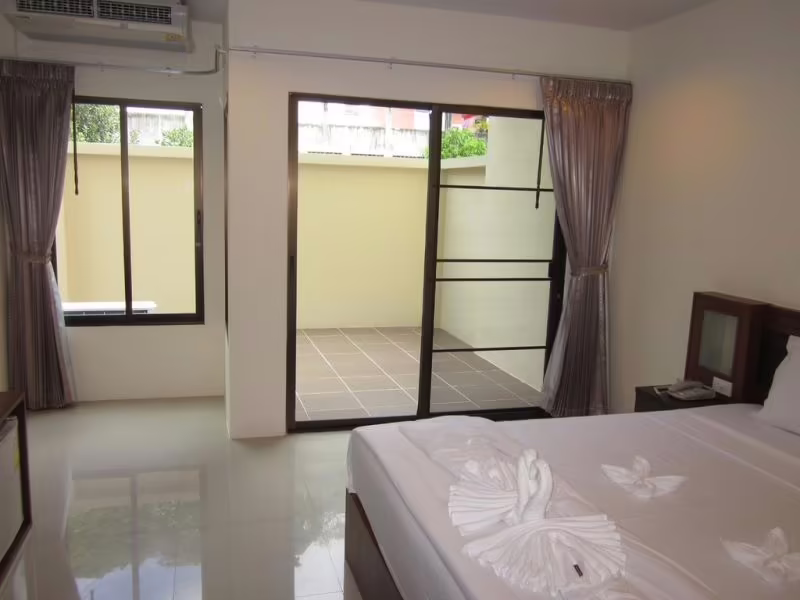 LUCKY PATONG INN
