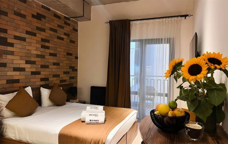 economy studio with balcony
