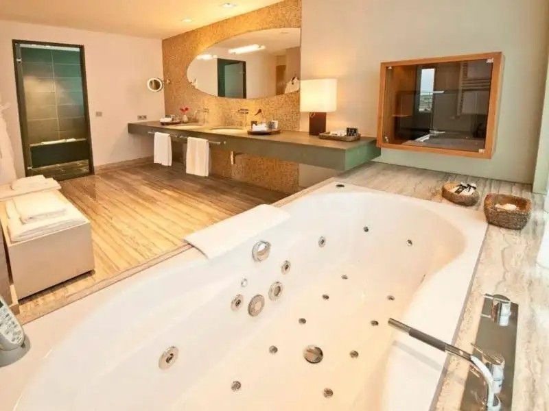 DORINT HOTEL AM HEUMARKT