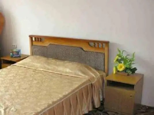 АЛЫЕ ПАРУСА ЛОО