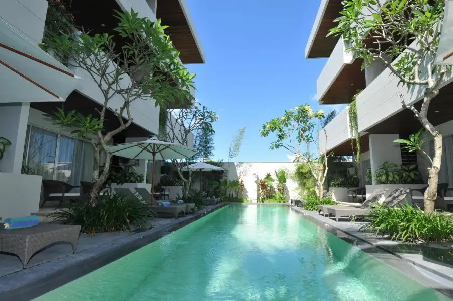 THE SUNSET MANSION