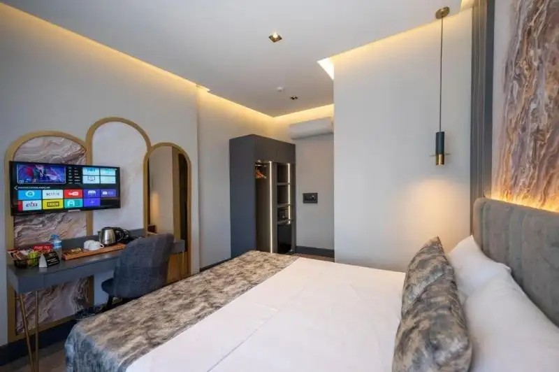 WORLD CLASS AIRPORT HOTEL