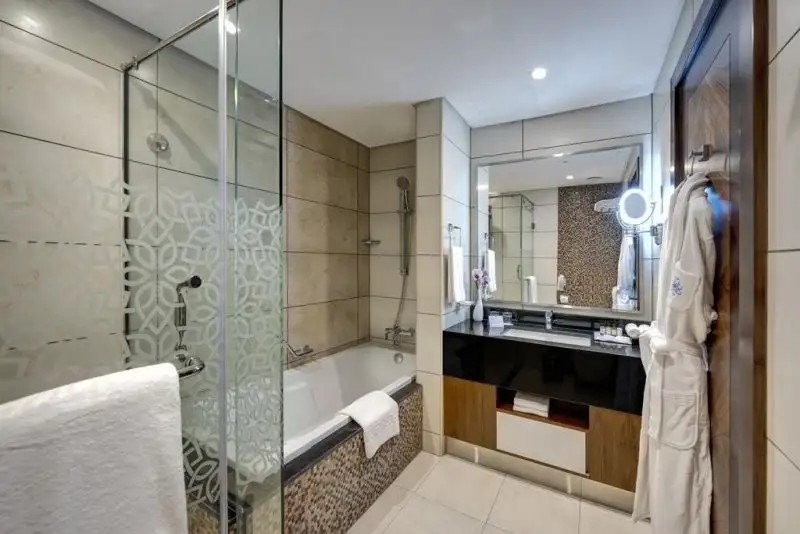 ROYAL CONTINENTAL SUITES BUSINESS BAY
