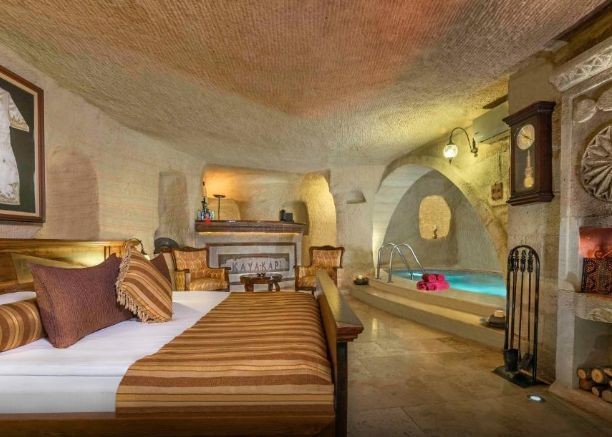 majestic cave & pool suites