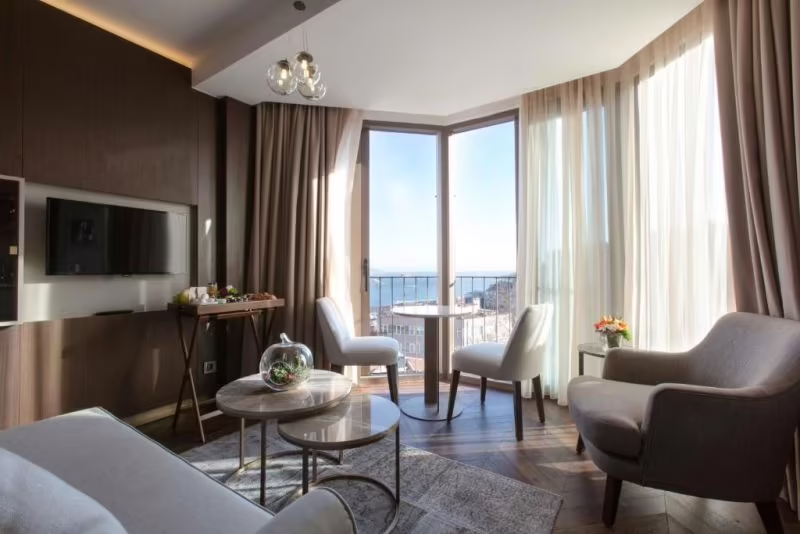 NOBLE22 SUITES