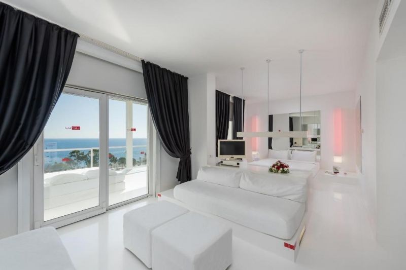 suite a land view