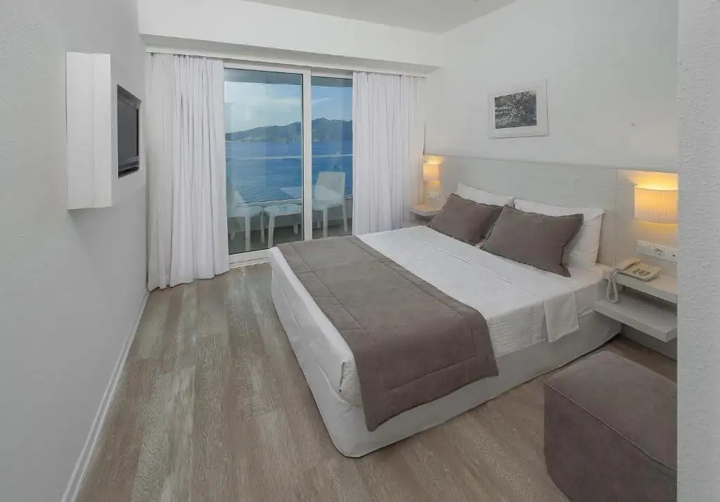 THE BEACHFRONT HOTEL ADULT ONLY 16+