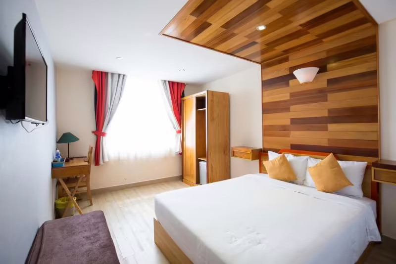 GIA HUY HOTEL (EX. LIGHTHOUSE)