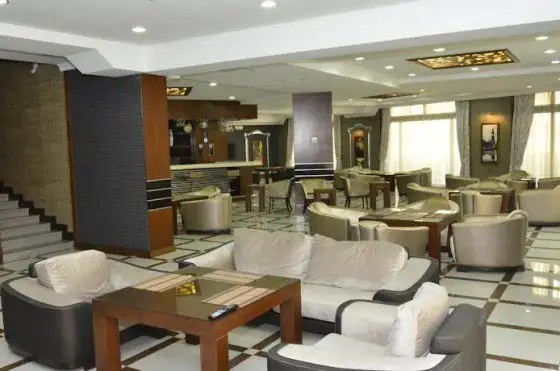 DELUXE HOTEL & SPA