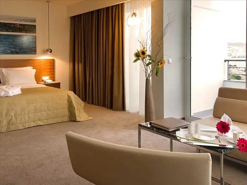 LUCY HOTEL