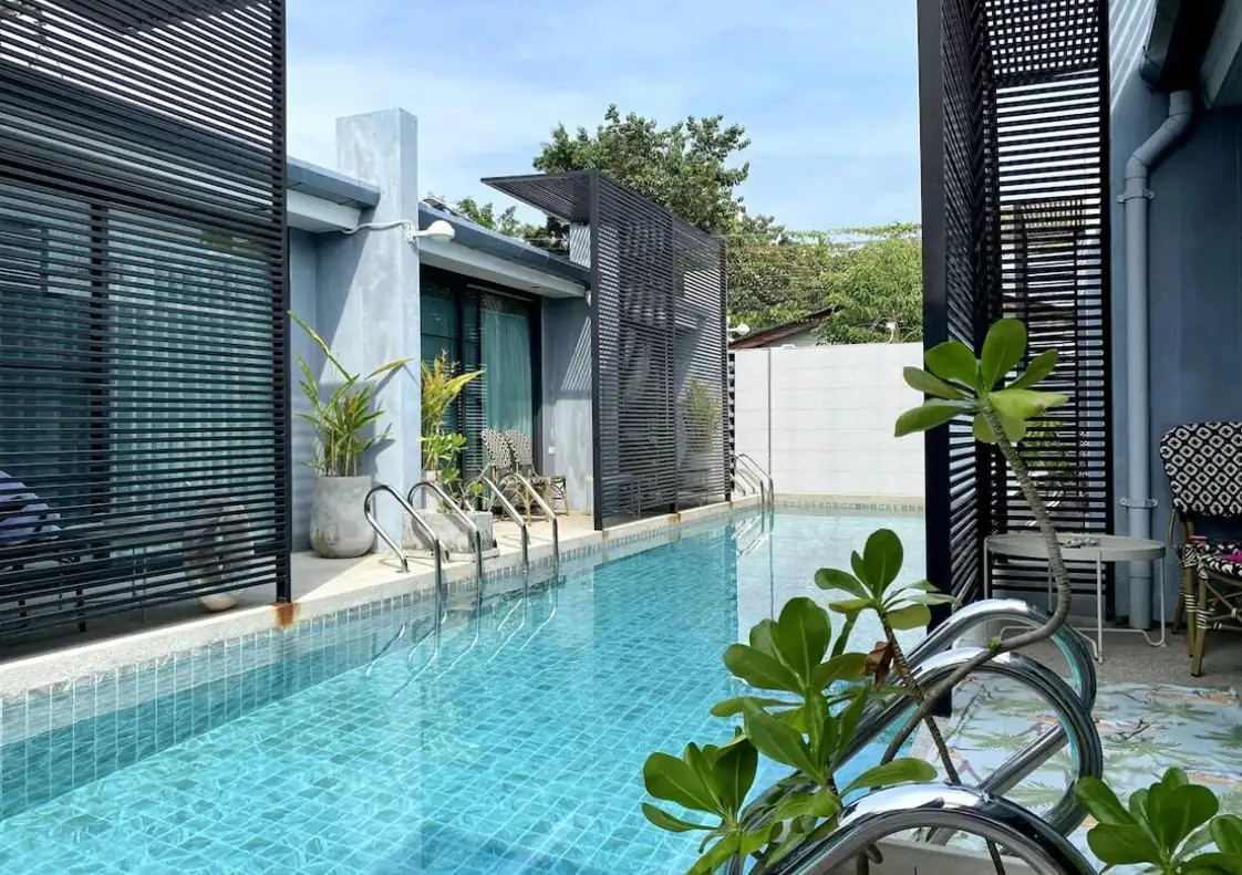 XEN POOL ACCESS & CAFE