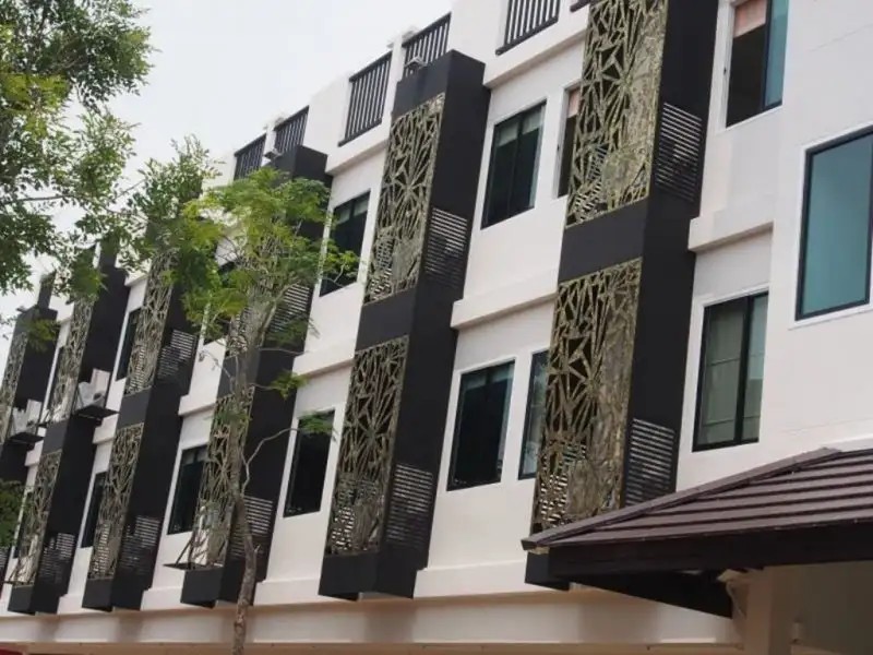 THE LITTLE NEST HOTEL