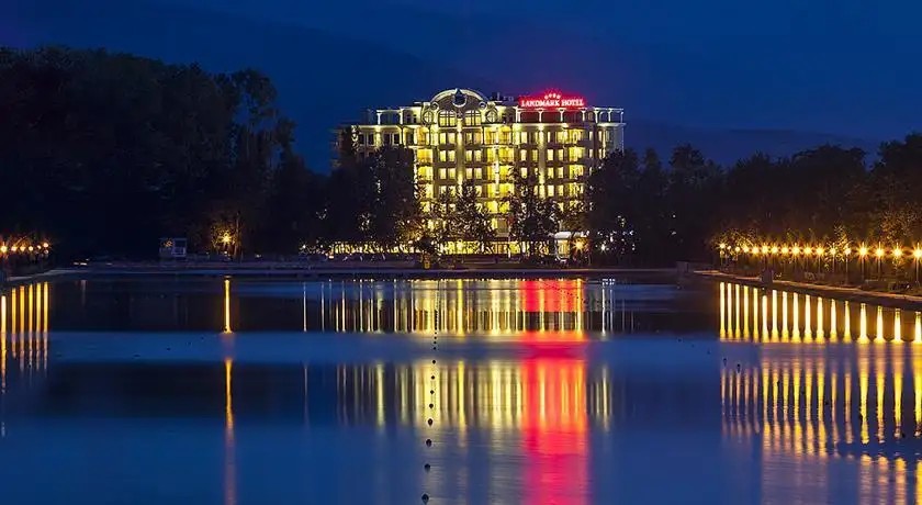 LANDMARK CREEK HOTEL