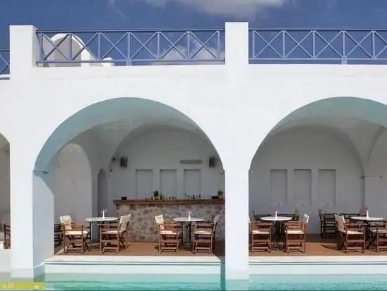 MELTEMI LUXURY SUITES