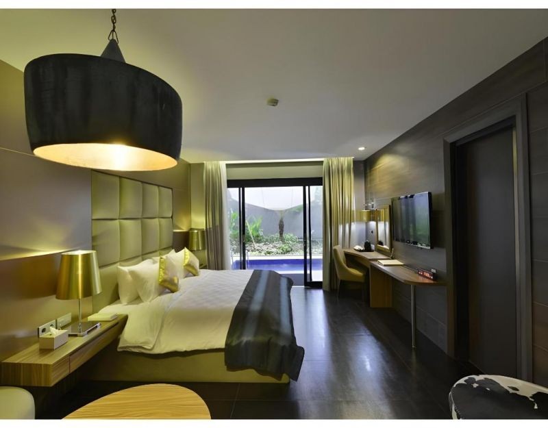 pool suite