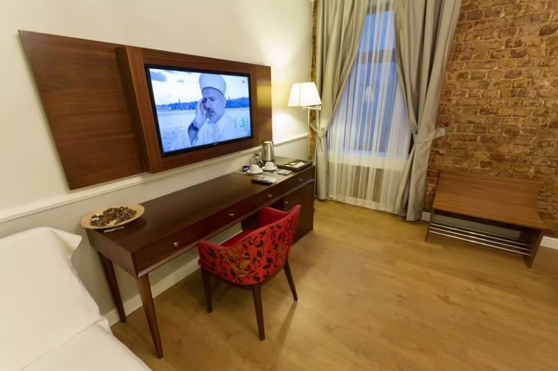 LA BELLA HOTEL