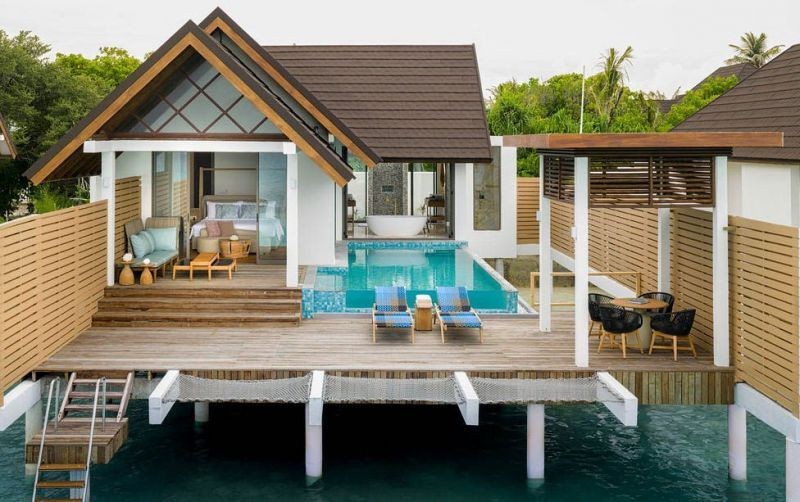 semi ocean pool suite