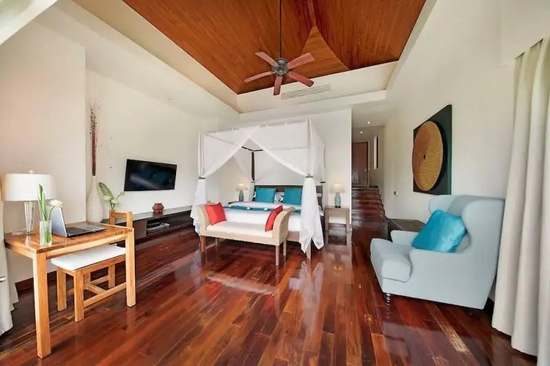 BAAN SAMLARN